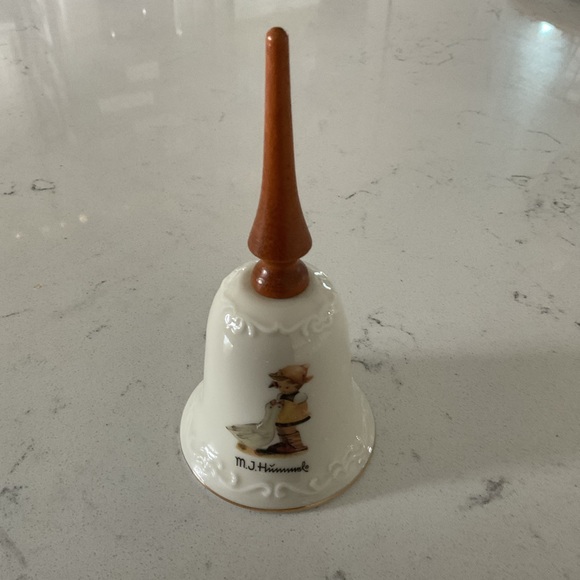 M.J.Hummel Bell “Goose Girl” 6” tall in Mint Condition.Zug/Switzerland.Goebel. - Picture 1 of 10